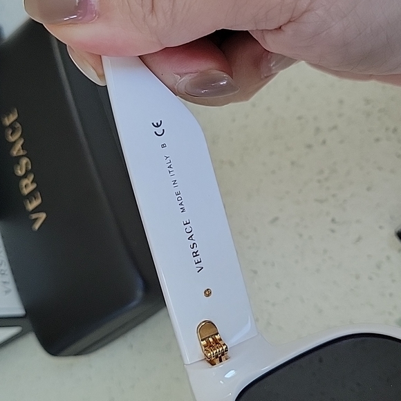 Versace white sunglasses - Picture 2 of 5